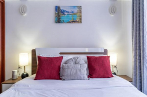 Luxurious-2 bedroom apartment with a swimming pool in Kilimani Nairobi